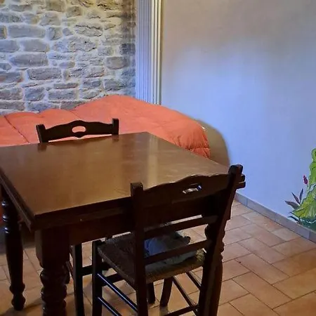 Terrace Retreat In The Marche Appartement
