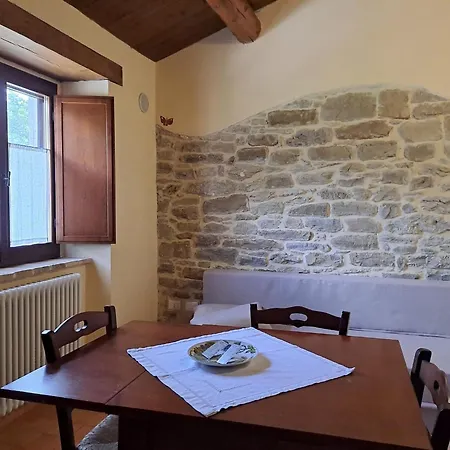 Terrace Retreat In The Marche Appartamento